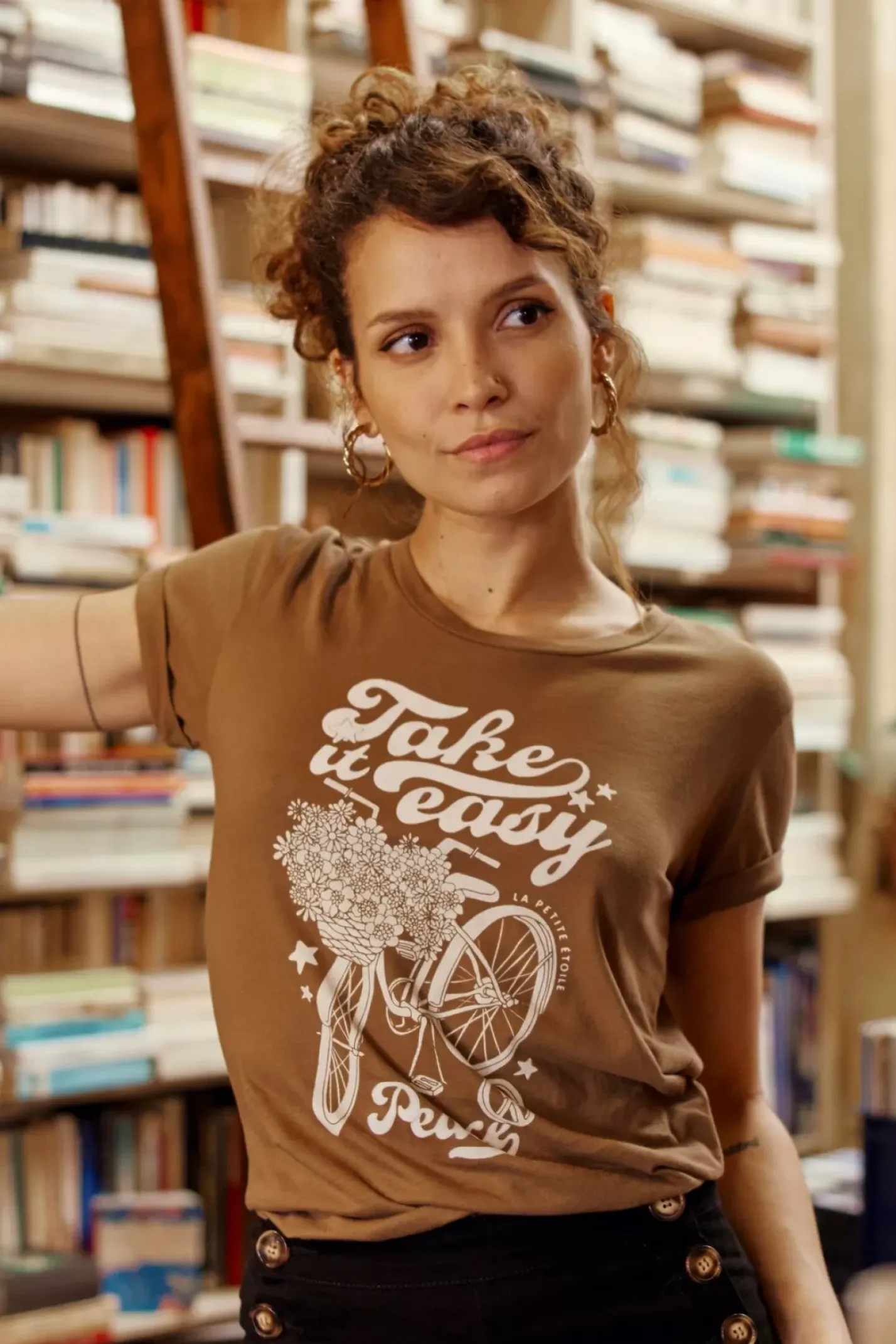 LA PETITE ÉTOILE Tops|T-Shirt Peace Marron